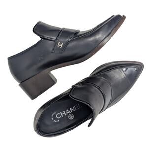 Chanel pointed toe loafers black leather chunky heel interlocking CC logo 36C